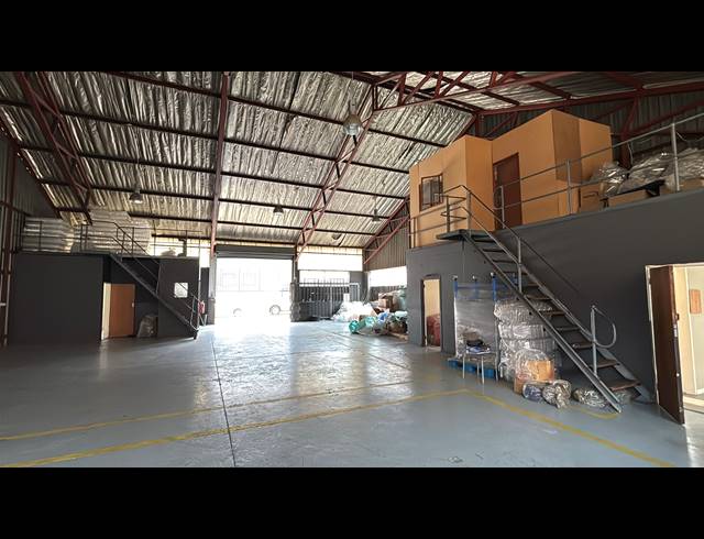 360M² WAREHOUSE TO LET IN JET PARK